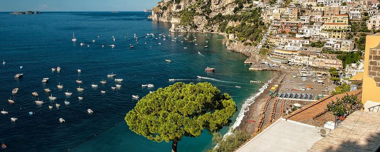 Yacht mooring buoys in Positano