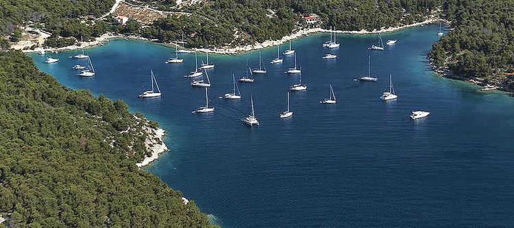 Yacht anchorages in Lucice Bay