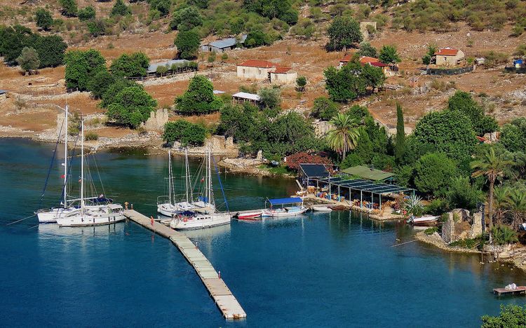 Restaurant pier in Tersan Creek Bay