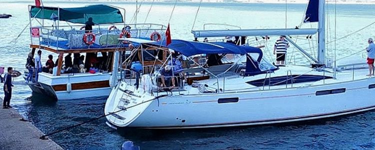 Yacht anchorages near the Black Island