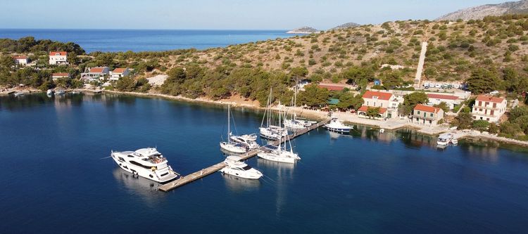 Yacht moorings in Skrivena Bay