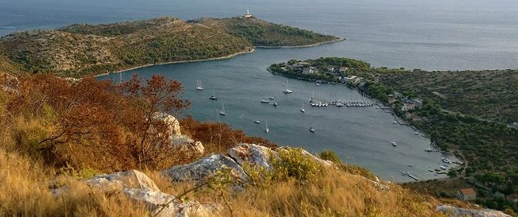 Yacht moorings in Skrivena Bay