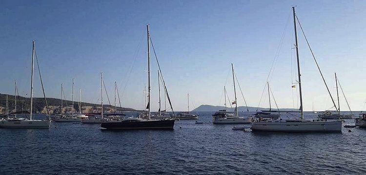 Yacht moorings in Komiza