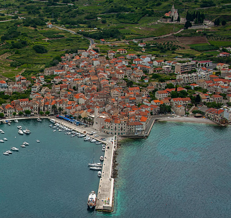 Yacht moorings in Komiza