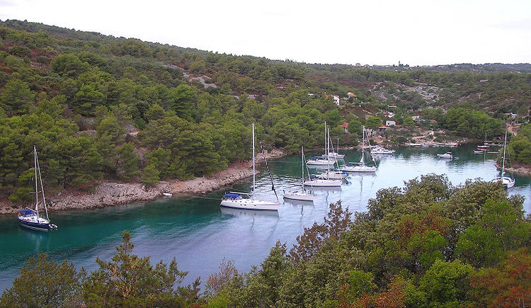 Yacht anchorages in Necujam Bay