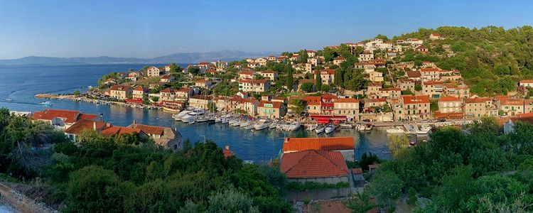 Yacht mooring in Stomorska