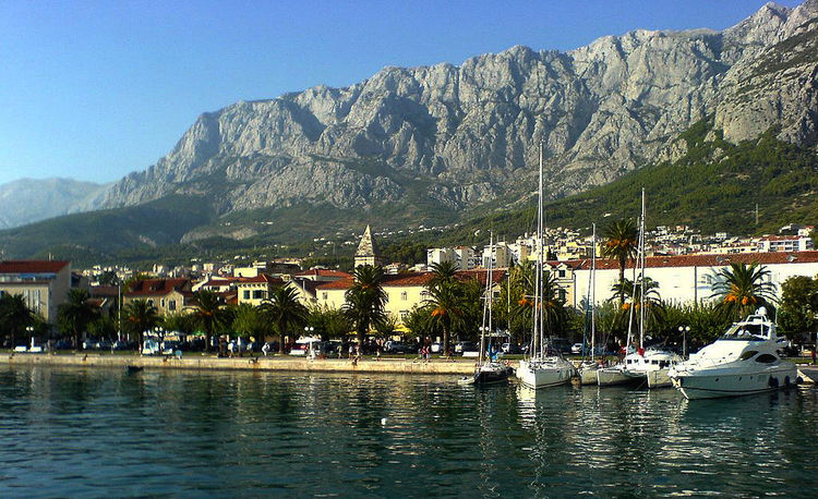 Yacht mooring in Makarska