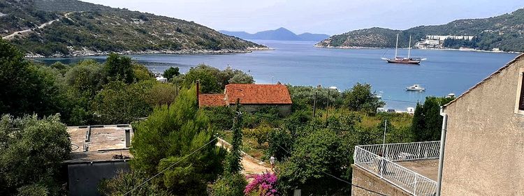 Yacht anchorages in Slano Bay