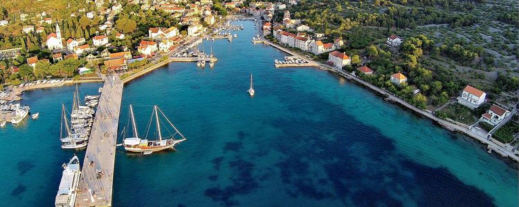 Yacht mooring in Zlarin Port