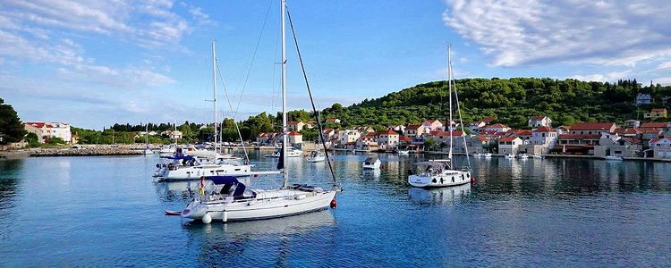 Yacht mooring in Prvic Luka