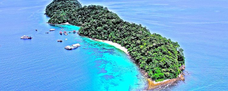 Yachts mooring on buoys in Payar Island Marine Park