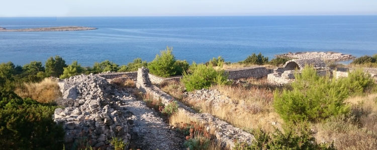 Fortifications in Stupica Vela