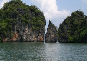 По пути на яхте с Пхи-Пхи Дон на Ланту. Koh Talabeng - напротив ночной стоянки