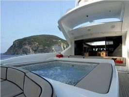 Jacuzzi Sundeck