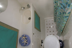 Guest bathroom with shower