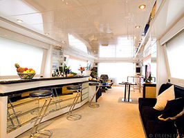 Salon/Bar