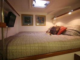 En-Suite forward queen cabin, mirror image both sides