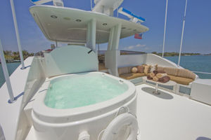 Deck Jacuzzi