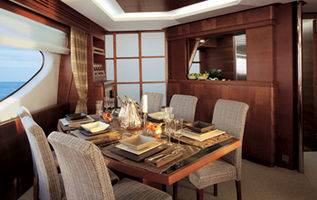 Azimut 85 - Dining area