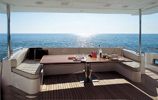 Azimut 85 - aft table