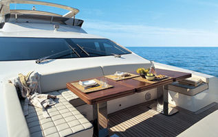 Azimut 85 - forward salon