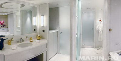 MASTER SUITE - BATHROOM