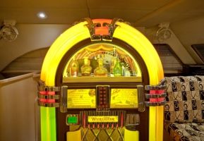 Wurlitzer jukebox converted to bar