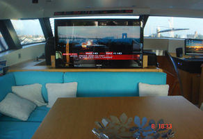 salon with 42' Flat TV