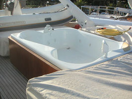 Deck Jacuzzi