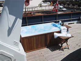 Deck Jacuzzi