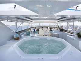 Flybridge spa