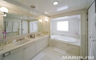 MASTER SUITE - BATHROOM