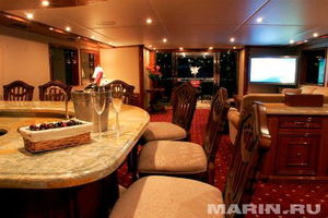 Main Salon Bar looking Aft