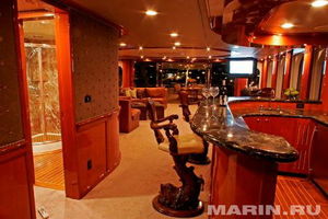 Skylounge Bar looking Aft