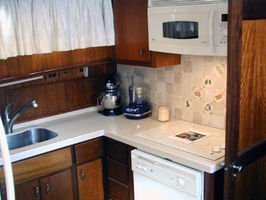 Galley/Salon