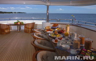 AFT DECK BAR