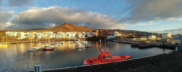 Yacht mooring in Restinga Harbor