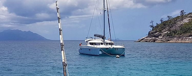 A yacht in Tarnay Bay