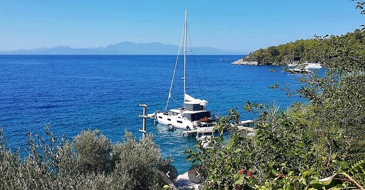 Yacht at the restaurant pier in Ilgin Bay