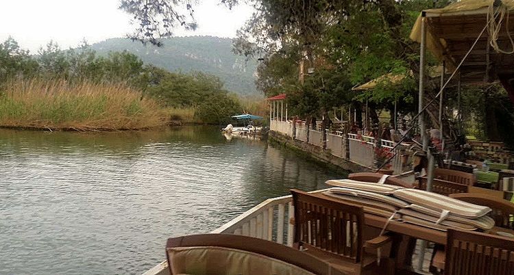 Azmakbasi restaurant in the estuary of the river