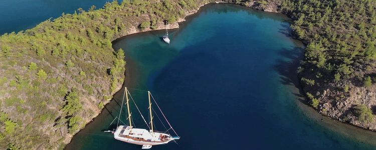 Yacht anchorages in Hirsiz Bay