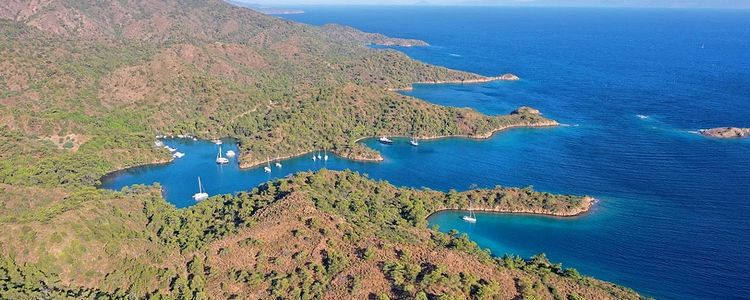 Yachts on south Bordubet Bay