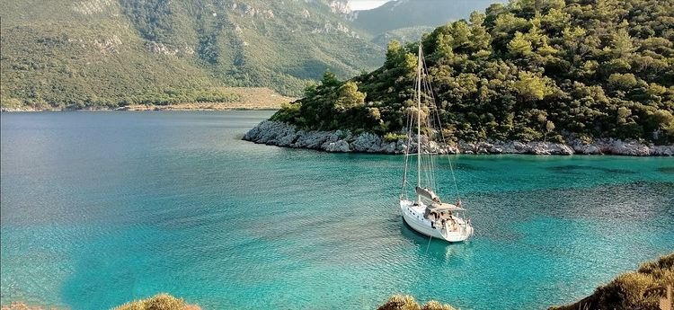 A yacht in a small cove on the northwest corner of Mersincik Bay