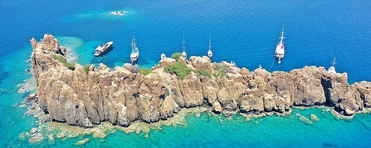 Yacht anchorage near Dislige Island