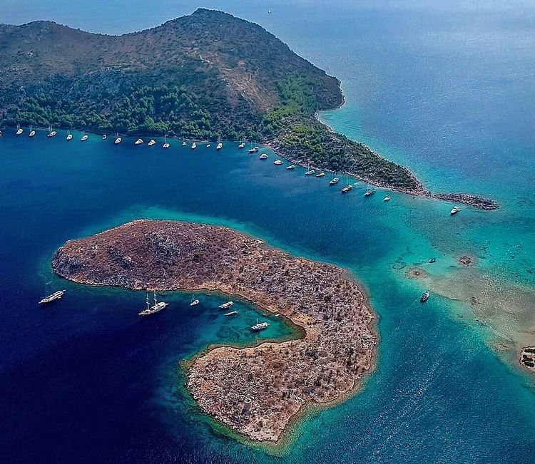 Yacht anchorages near the Kizil and Kiseli Islands