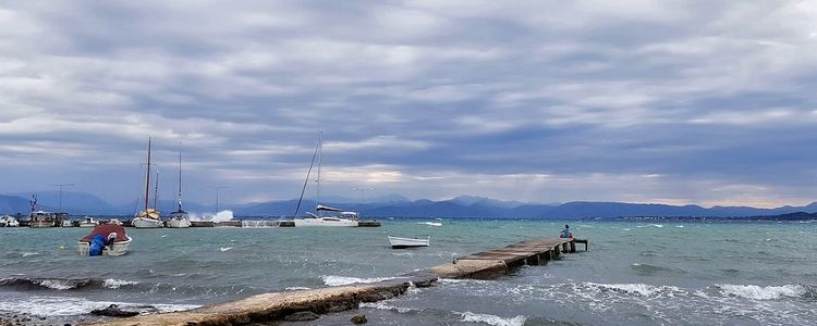 Yacht mooring in Petriti