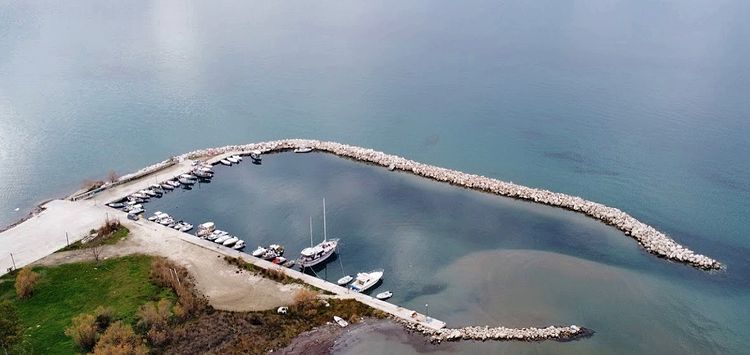 Yacht's anchorage near Alikes beach