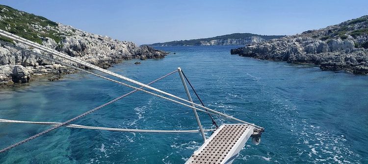 Yacht anchorages in the Kaltsonisi Channel