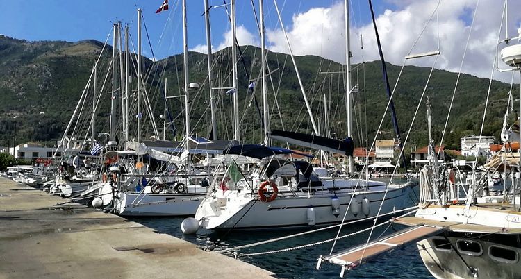 Yacht mooring in Nikiana Fishport