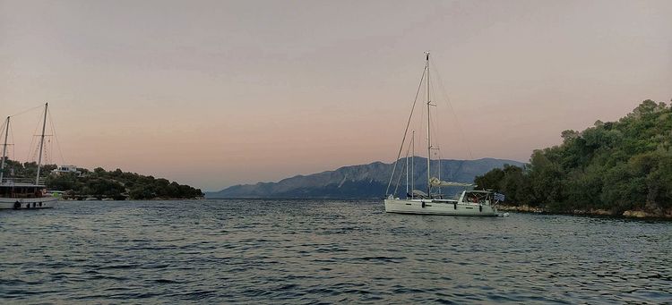 Yacht anchorages in Kapela Bay